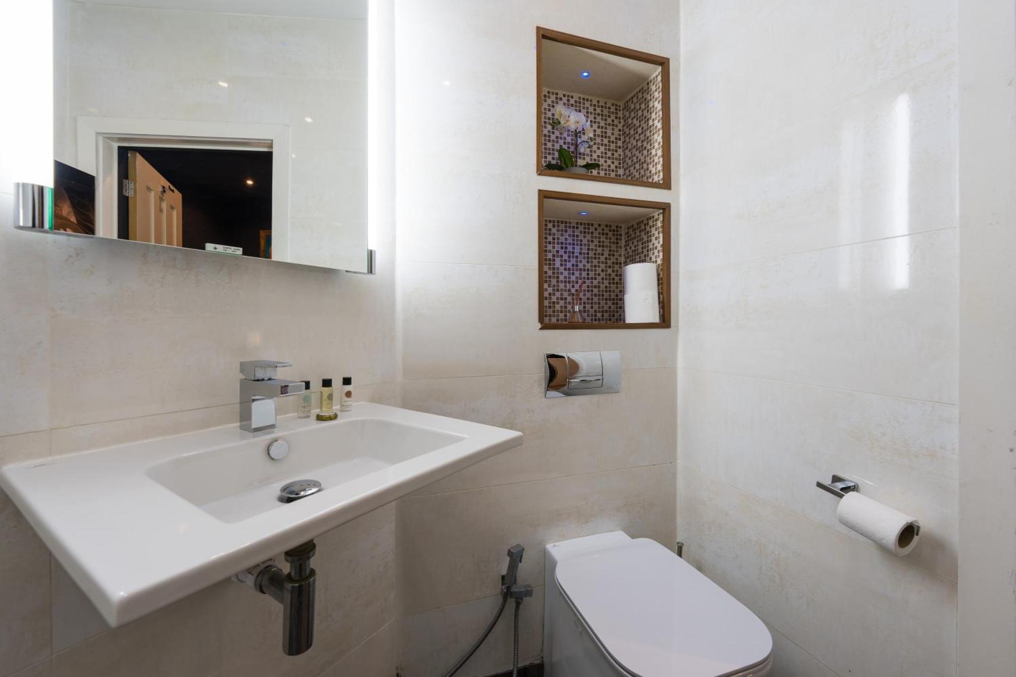 City Retreat, Spacious 4 Bed House, Games Room, Parking, Hot Tub & Bbq คาร์ดิฟฟ์ ภายนอก รูปภาพ