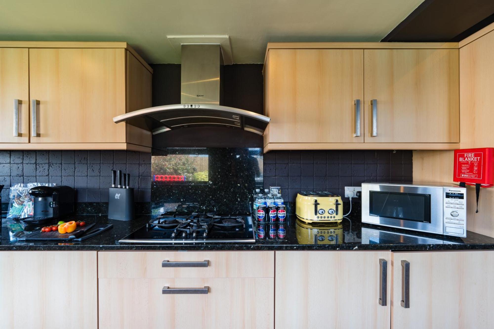 City Retreat, Spacious 4 Bed House, Games Room, Parking, Hot Tub & Bbq คาร์ดิฟฟ์ ภายนอก รูปภาพ