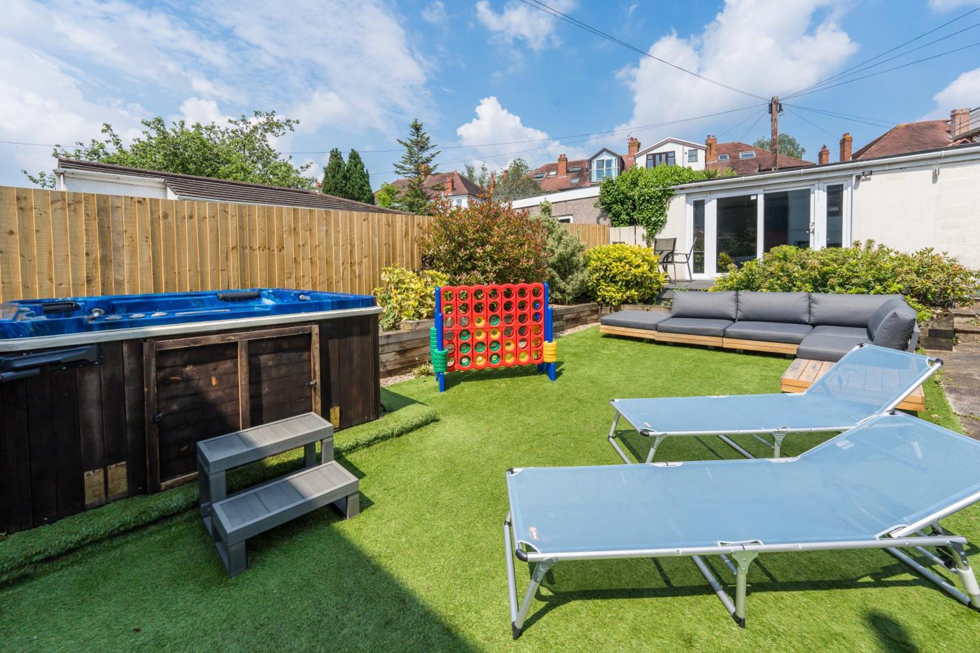 City Retreat, Spacious 4 Bed House, Games Room, Parking, Hot Tub & Bbq คาร์ดิฟฟ์ ภายนอก รูปภาพ